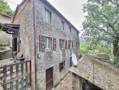 Foto Rustico a Camaiore Camaiore Paese di 180 m² con 17 locali in vendita