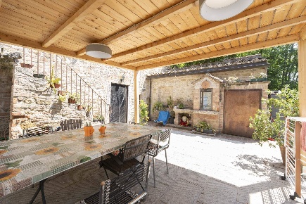 Foto Rustico a Poggibonsi Centro di 328 m² con 6 locali in vendita