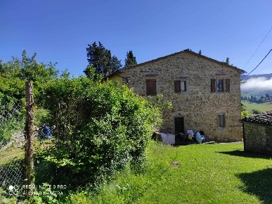 Foto Rustico a Barberino di Mugello Galliano di 500 m² con 14 locali