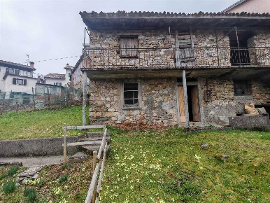 Foto Rustico a Arta Terme Lovea di 80 m² con 4 locali in vendita