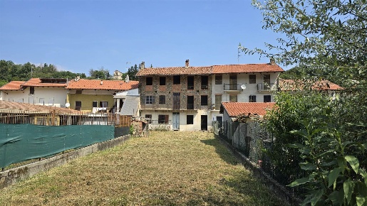 Foto Rustico in Via Circonvalazione 8, Zimone di 240 m² con 4 locali