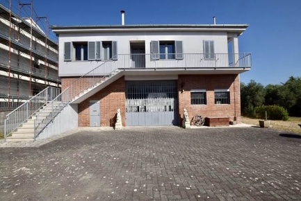 Foto Rustico a Suvereto di 240 m² con 10 locali in vendita