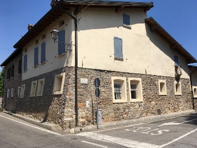 Foto Rustico in Via Silvio Pellico 5, Bedizzole Piazza di 250 m² in vendita