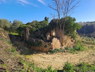 Foto Rustico a Monte Roberto di 400 m² con 6 locali in vendita