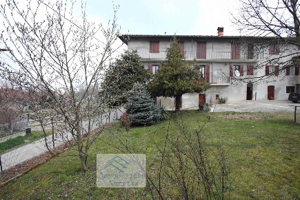 Foto Rustico a Novello Centro di 220 m² con 7 locali in vendita