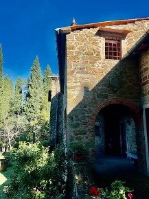 Foto Rustico a Reggello di 370 m² con 14 locali in vendita