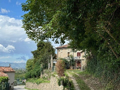 Foto Rustico a Vo' di 550 m² con 9 locali in vendita