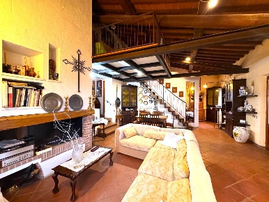 Foto Rustico a Campiglia Marittima di 140 m² con 6 locali in vendita
