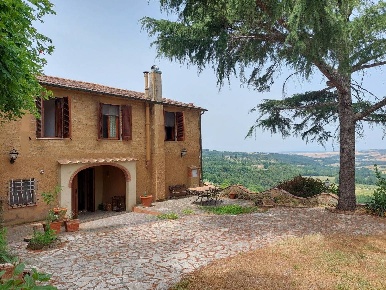 Foto Rustico a Volterra Centro di 145 m² con 8 locali in vendita