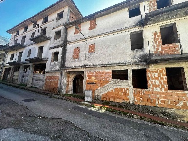 Foto Rustico a Santa Lucia di Serino di 750 m² con 10 locali in vendita