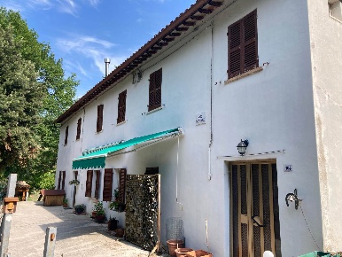 Foto Rustico a Cagli di 320 m² con 10 locali in vendita