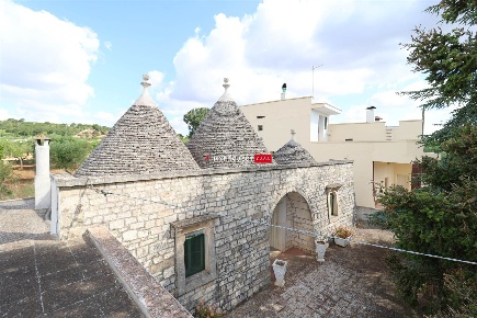 Foto Rustico in Contrada Bellezza, Martina Franca di 300 m² con 14 locali