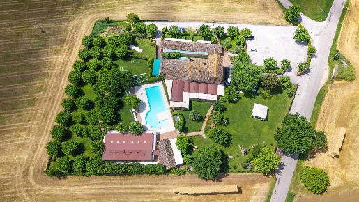 Foto Rustico in Via Fornace, Serra de' Conti di 4700 m² con 36 locali