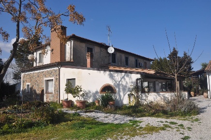 Foto Rustico in Via Rosignanina, Santa Luce di 250 m² con 7 locali