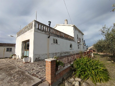 Foto Rustico a Scerni Centro di 358 m² con 11 locali in vendita