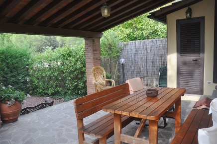 Foto Rustico in via Dante Alighieri, Castellina Marittima di 85 m²