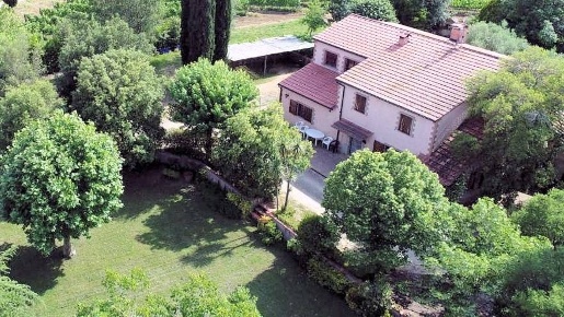 Foto Rustico a Roccastrada Centro di 265 m² con 12 locali in vendita
