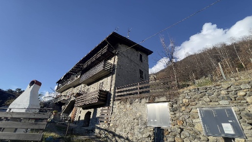 Foto Rustico in VIA Mondadizza, Tresivio Centro di 67 m² con 4 locali