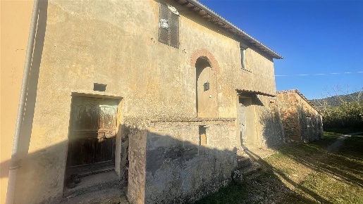 Foto Rustico a Città della Pieve Moiano di 280 m² con 5 locali in vendita