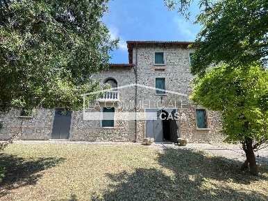 Foto Rustico a Roncade Centro di 132 m² con 6 locali in vendita