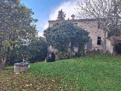 Foto Rustico a Treia di 421 m² con 15 locali in vendita