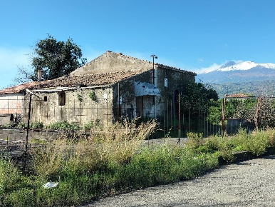 Foto Rustico in Via Pietralonga, Mascali di 160 m² con 5 locali in vendita
