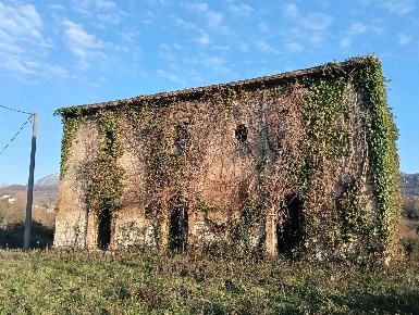 Foto Rustico a Atripalda di 200 m² con 6 locali in vendita