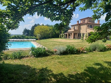 Foto Rustico a Castiglione del Lago Badia di 250 m² con 29 locali