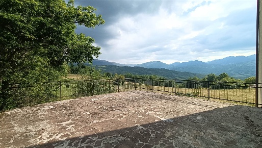 Foto Rustico in via Roda 7, Camugnano Centro di 286 m² con 5 locali