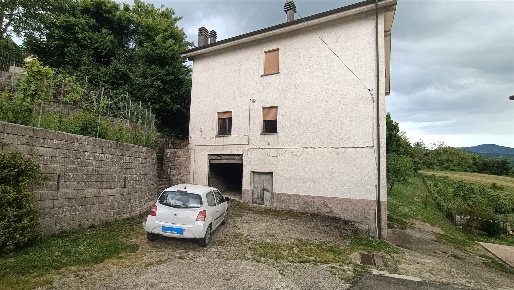 Foto Rustico in via Roda 7, Camugnano Centro di 286 m² con 5 locali