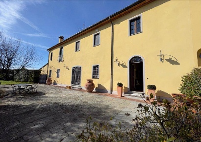 Foto Rustico in Via barsanti, Pistoia Sant'Agostino di 290 m² con 7 locali
