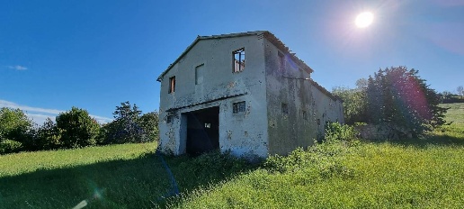 Foto Rustico a San Severino Marche Centro di 370 m² con 1 locali in vendita