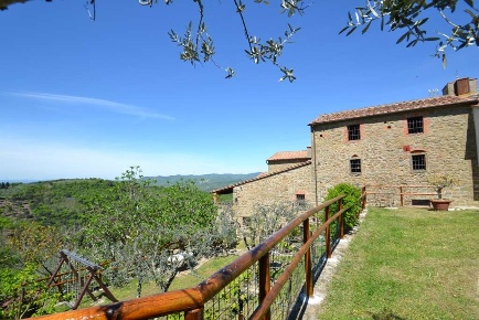 Foto Rustico a Bucine Centro di 550 m² con 12 locali in vendita