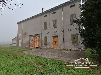 Foto Rustico in via Perticate Don Lino Villani 23, Suzzara Centro di 586 m²