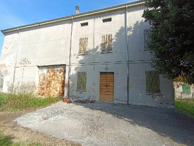 Foto Rustico in via Perticate Don Lino Villani 23, Suzzara Centro di 586 m²