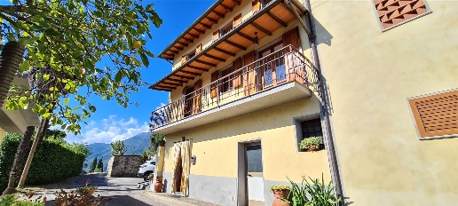 Foto Rustico a Camaiore Camaiore Paese di 165 m² con 13 locali in vendita