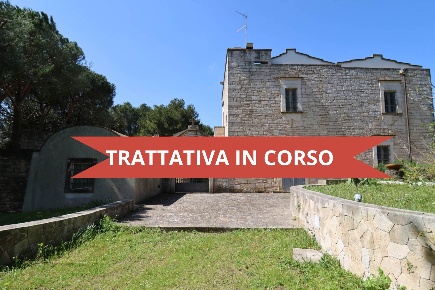 Foto Rustico in Strada Madonna Dell'Arco 29, Martina Franca di 450 m²