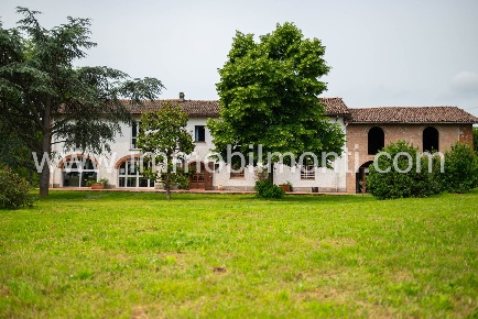 Foto Rustico a Rocca Grimalda di 552 m² con 13 locali in vendita