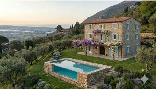 Foto Rustico a Camaiore Camaiore Paese di 150 m² con 5 locali in vendita