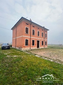 Foto Rustico a Suzzara di 250 m² con 8 locali in vendita