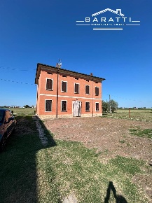 Foto Rustico a Suzzara Centro di 250 m² con 8 locali in vendita