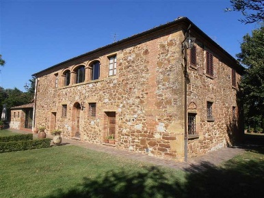 Foto Rustico a Trequanda Centro di 480 m² con 23 locali in vendita