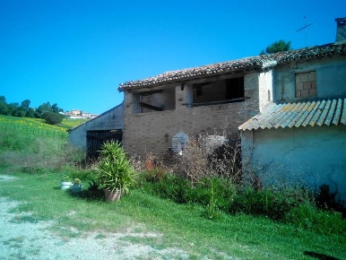 Foto Rustico a Ancona Stazione di 350 m² con 12 locali in vendita