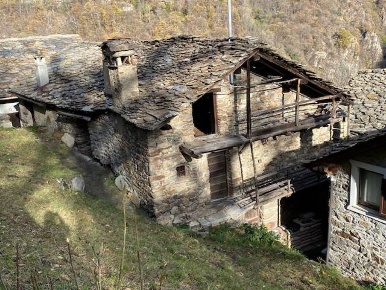 Foto Rustico a Perloz di 220 m² con 8 locali in vendita