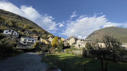 Foto Rustico a Sondrio Mossini di 100 m² con 5 locali in vendita