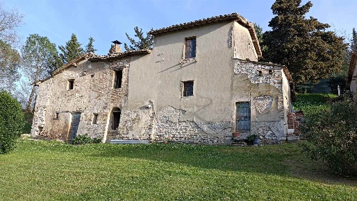 Foto Rustico a San Severino Marche di 150 m² con 5 locali in vendita