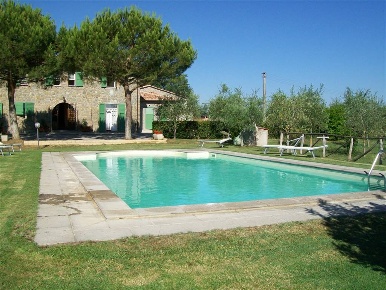 Foto Rustico a Cortona di 400 m² con 15 locali in vendita