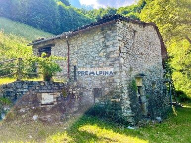 Foto Baita in Località Lentè, Gazzaniga di 156 m² con 4 locali in vendita