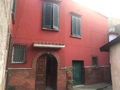 Foto Rustico in via ferrovia, Carinola di 300 m² con 12 locali in vendita