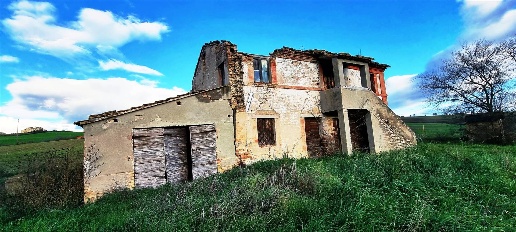 Foto Rustico a Urbisaglia di 215 m² con 4 locali in vendita